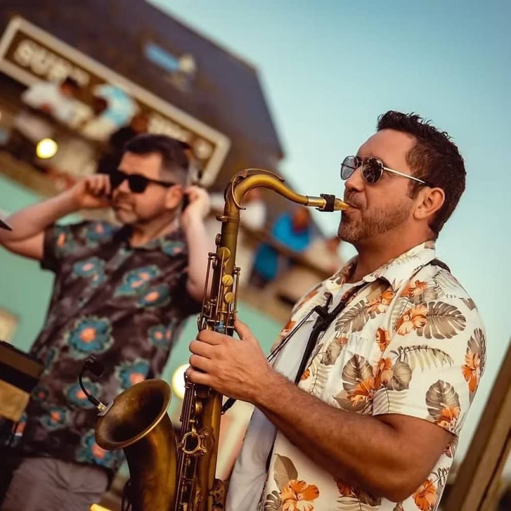Love Deluxx plus Live Sax events