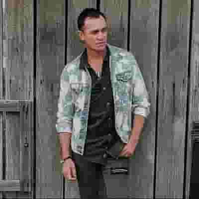 Shannon Noll blurred poster image