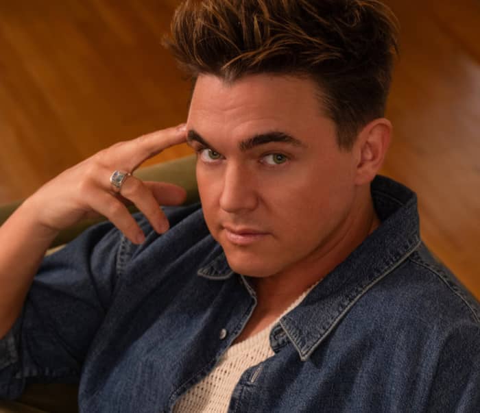 Jonas Brothers and Jesse McCartney Reunite for 'Beautiful Soul' Performance at MetLife Stadium