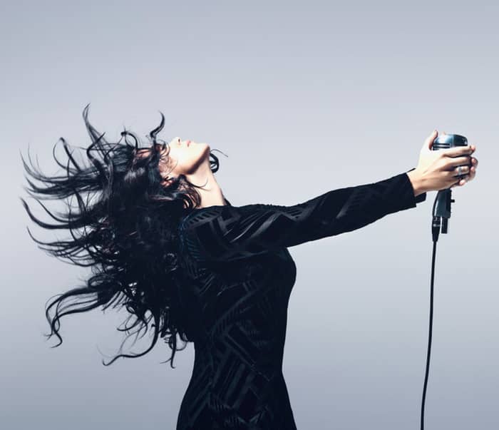 Vanessa Amorosi Opens Up About Ongoing Legal Battle with Mother Over Property Dispute