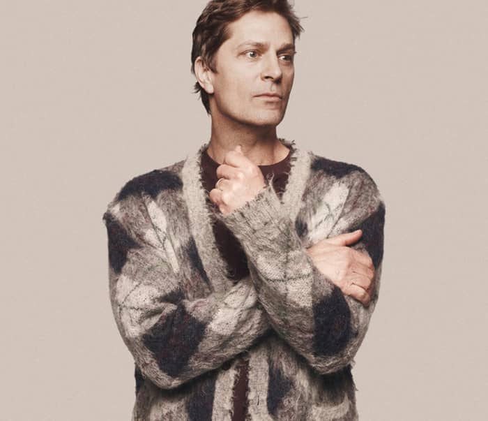 Rob Thomas Accidentally Strikes Bandmate with Mic Stand During Concert