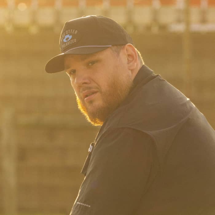 Luke Combs UK cover image