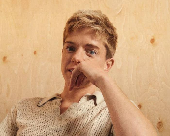 Mae Martin: The Possum tickets