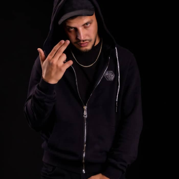 Ona cover image