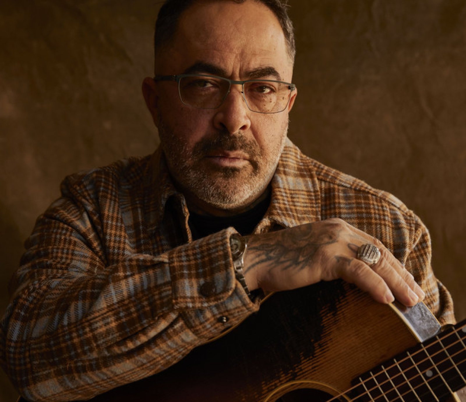 Aaron Lewis's Upcoming Album Pages Used as Taylor Swift Merch Packing Material